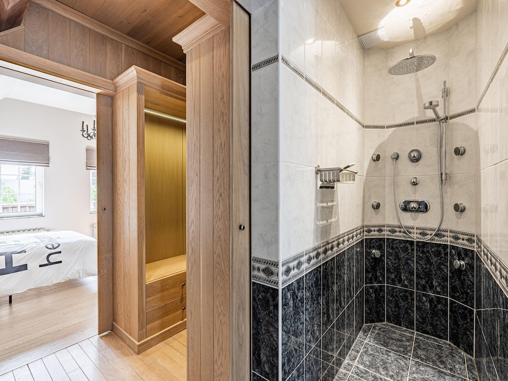 Luxury Retreat With Furry Friends