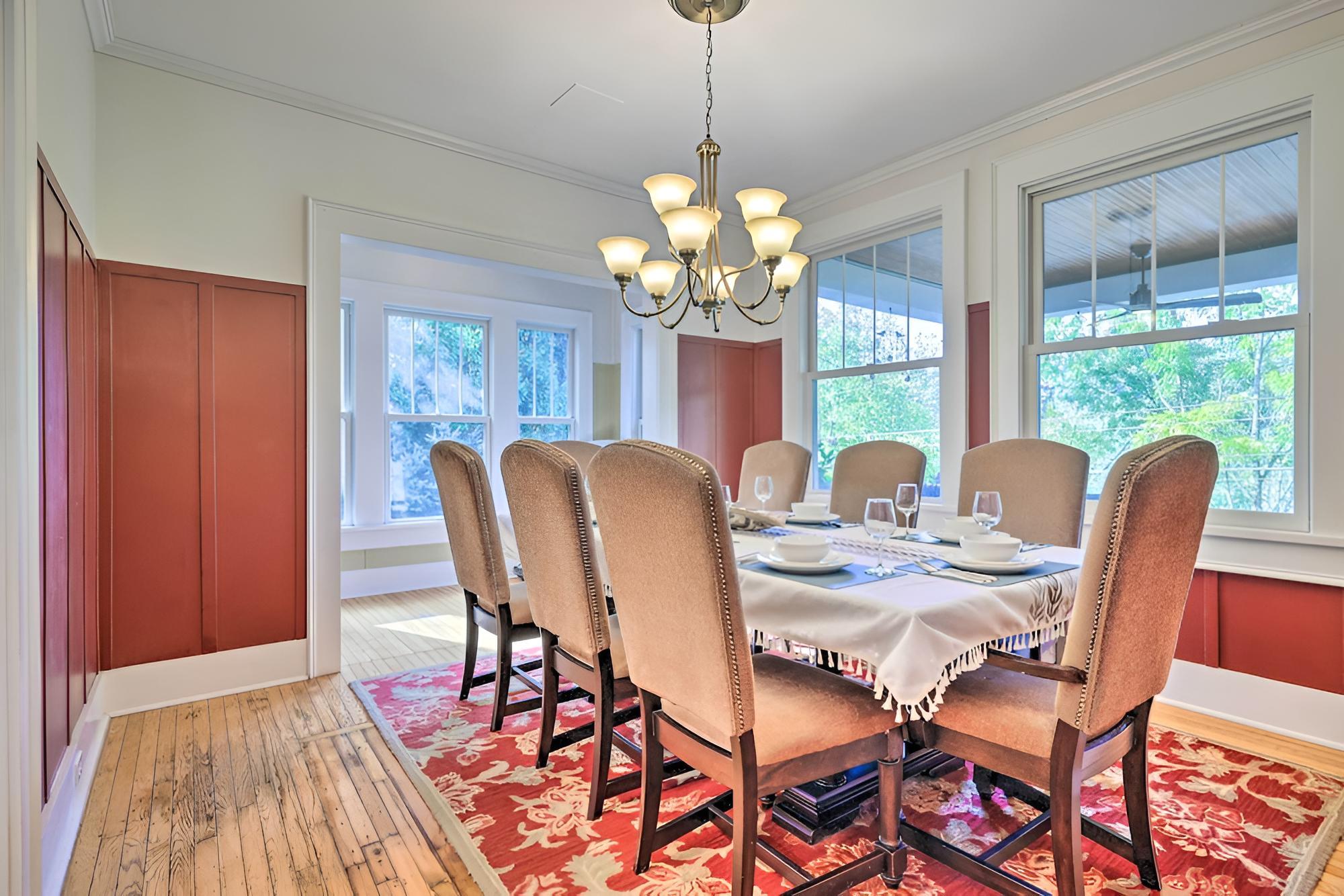 Restored Victorian Home - Walk to Downtown Hawley! view 4