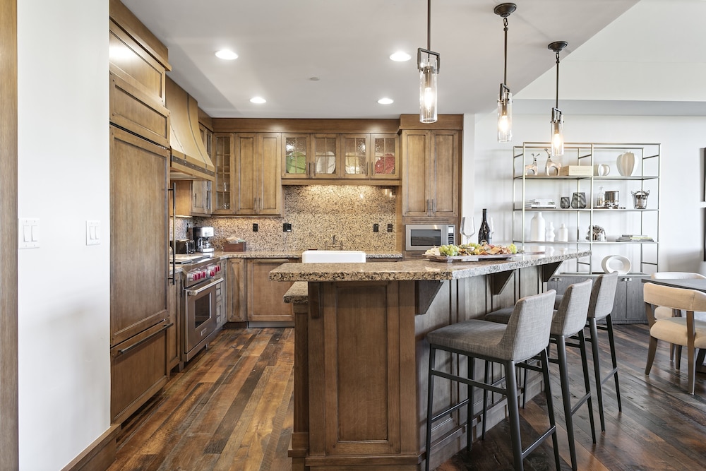 Arrowleaf Lodge at Deer Valley Resort - Two Bedroom Residence #405 2 Condo