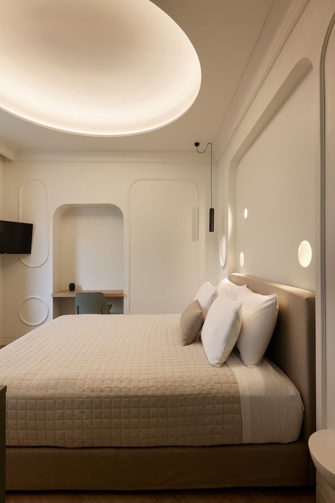 Dwell - Elegant City Stay