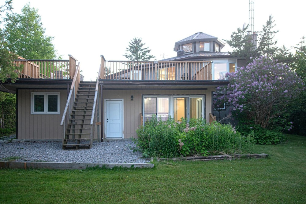 Lakeside 4BR Cottage in Bailieboro w BBQ Grill
