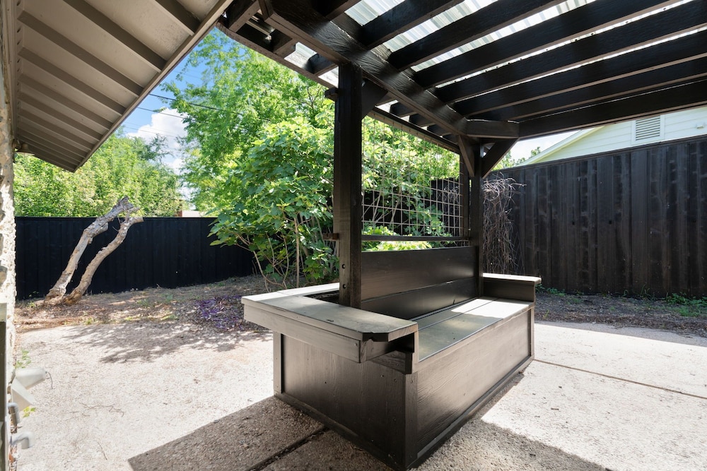 Quiet 4 Bedroom Home Located off Sola view 3