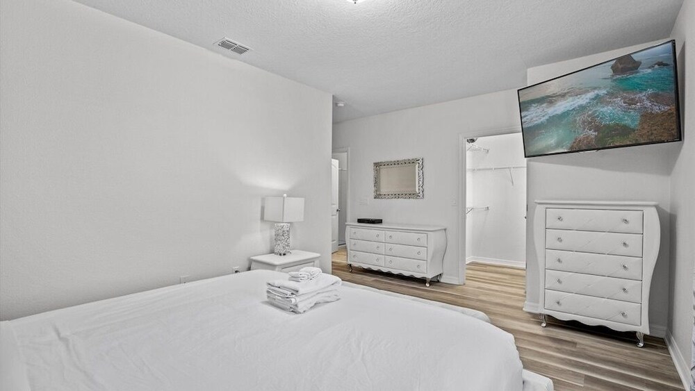 5 Bed With Private Pools Near Disney 5 Bedroom Townhouse view 2