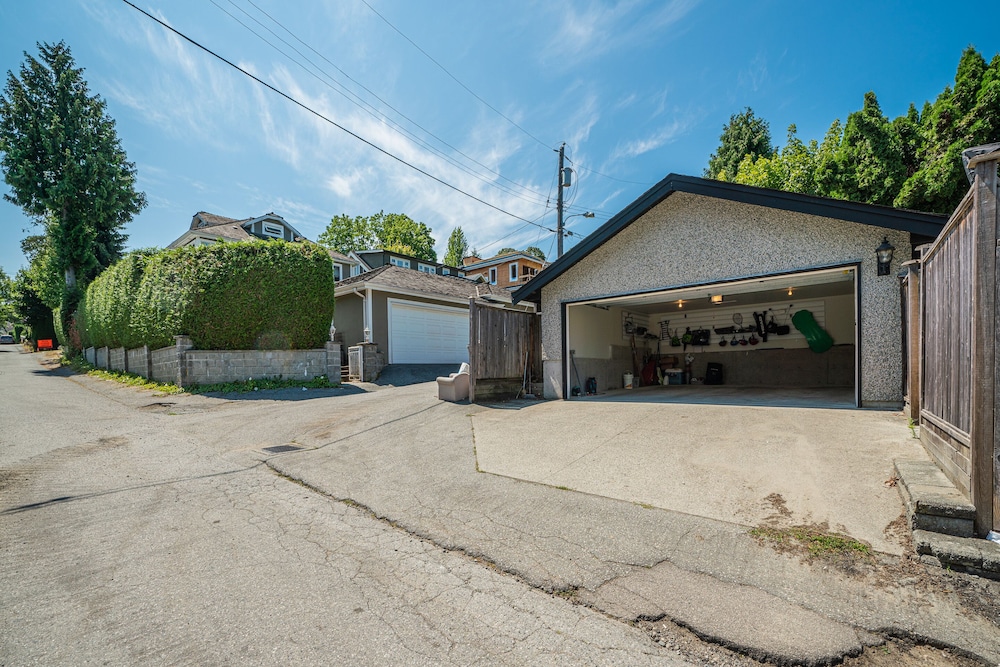 Elegant & Cozy Escape West Vancouver