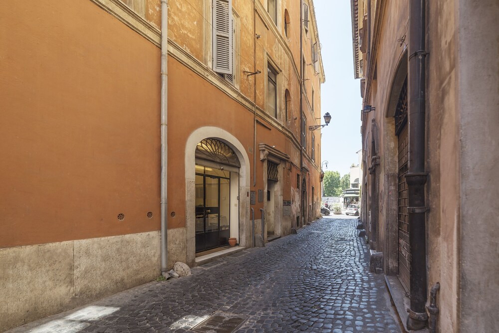 Via dei Cartari