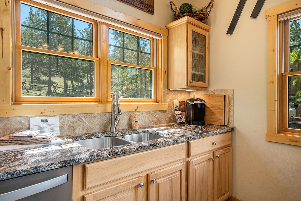 Cozy Solitude Cabins - Estes Park CO