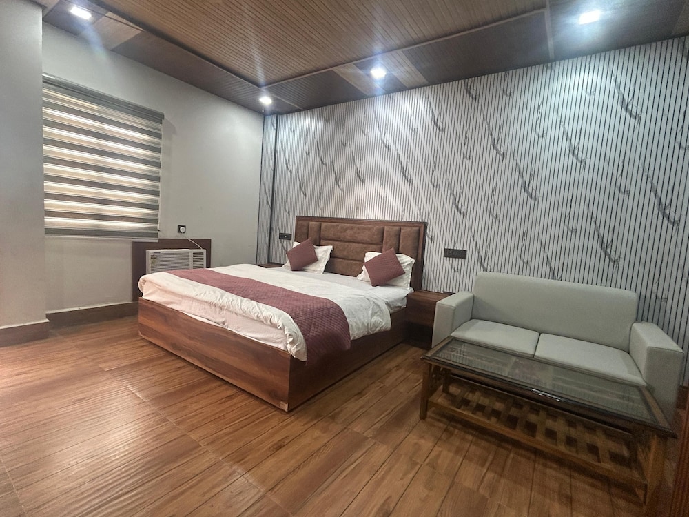 Hotel Shri Dauji Maharaj Palace