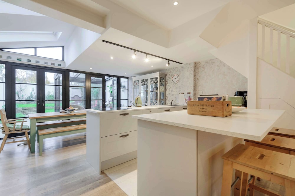 3 bed Home in Battersea With Garden