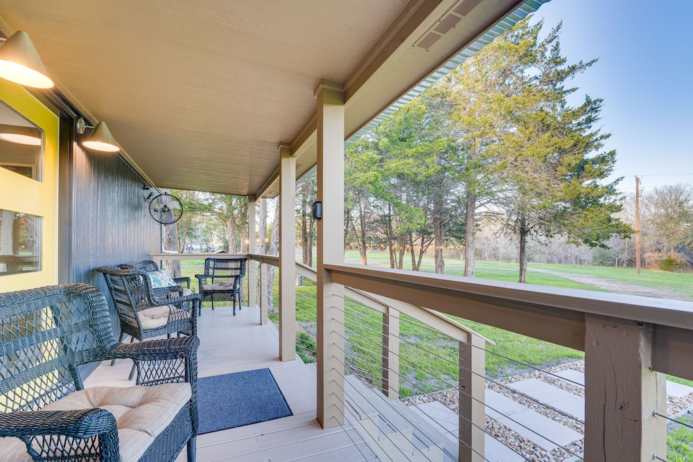 Near Majek Vineyard: Private Schulenburg Cabin view 5