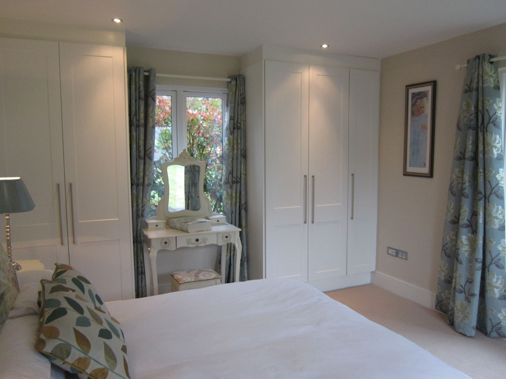 Large Detached Home to Sleep up to 10 People Just 5 Mins From Kenmare Town