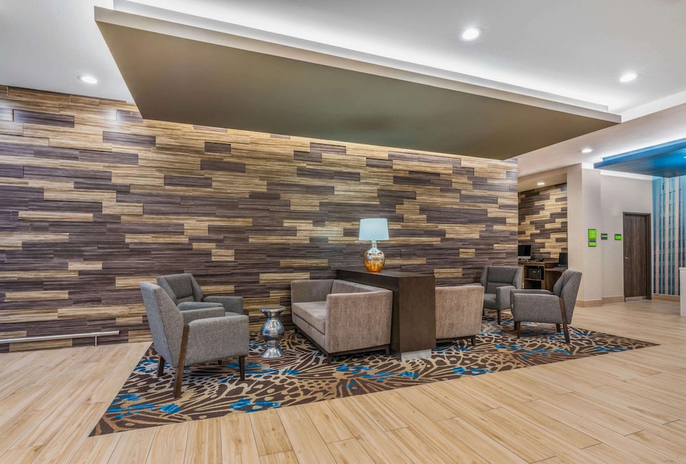 Palm Springs Vacations - La Quinta Inn and Suites by Wyndham Houston Spring South - Property Image 22