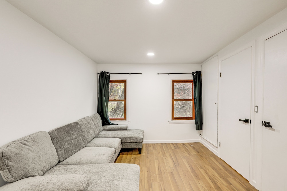 Updated Getaway w/ Sauna & Yard in Bloomsbury!