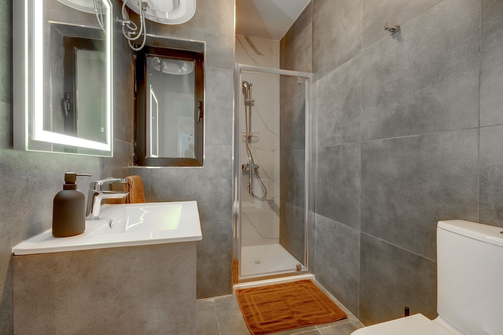 Cozy 2BR Sliema Getaway by the Water