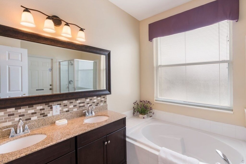 Modern Villa W/ South-facing Pool, Spa & Game Room Near Disney 3 Bedroom Villa