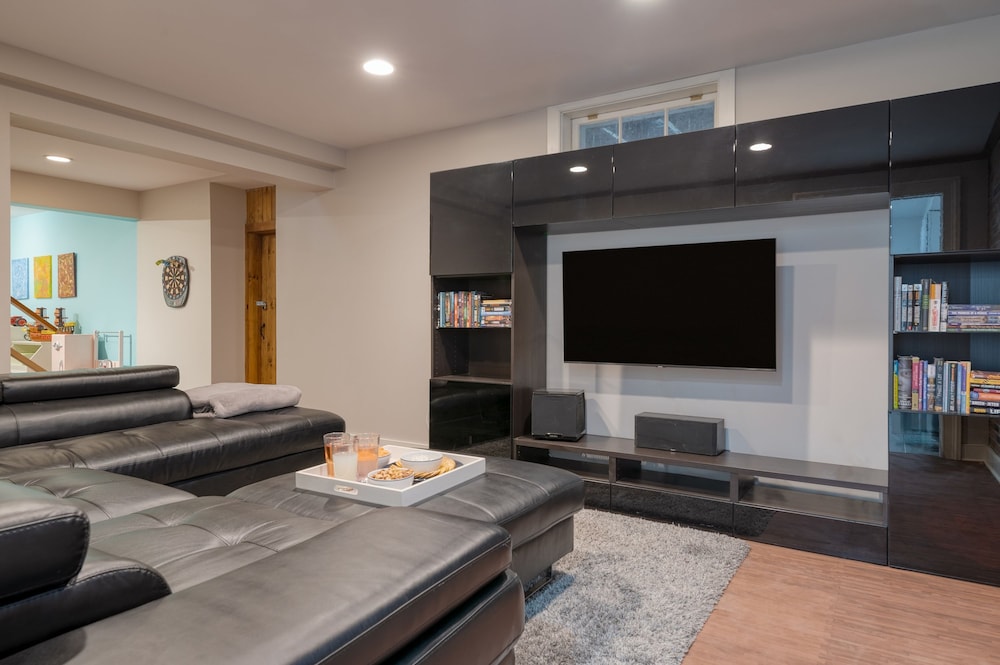 Sunny Pond by Avantstay Secluded Estate w a Private Pond Gym Movie Theater