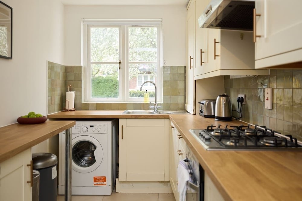 The Brompton Park Escape Bright 2bdr Flat With Patio Access