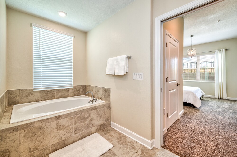 Mickey Themed 2 Bdrm Condo - Image 2