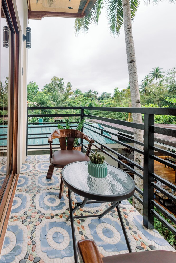 LOBOC RIVERSIDE INN and RESTAURANT