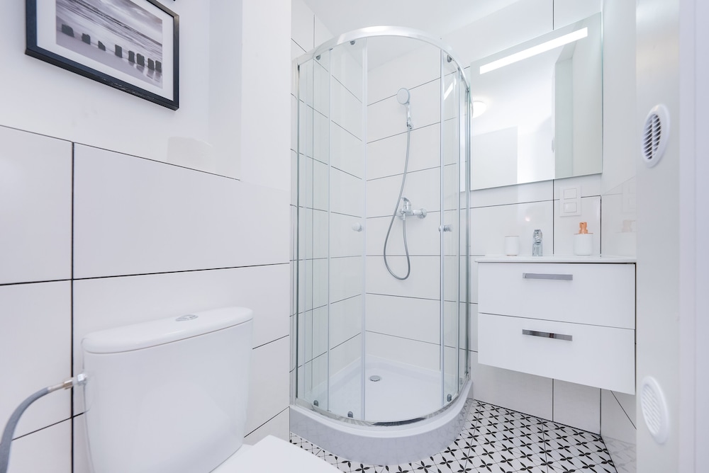 UNIT Short Rent Apartment by Warsaw Metro Station