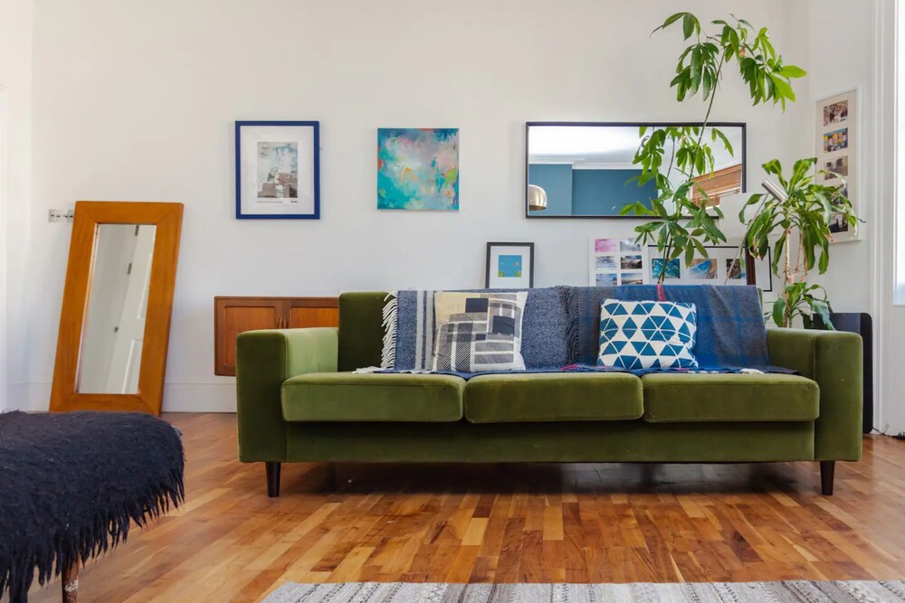 Spacious 1 Bedroom Apartment in Brighton Beside the Sea view 2