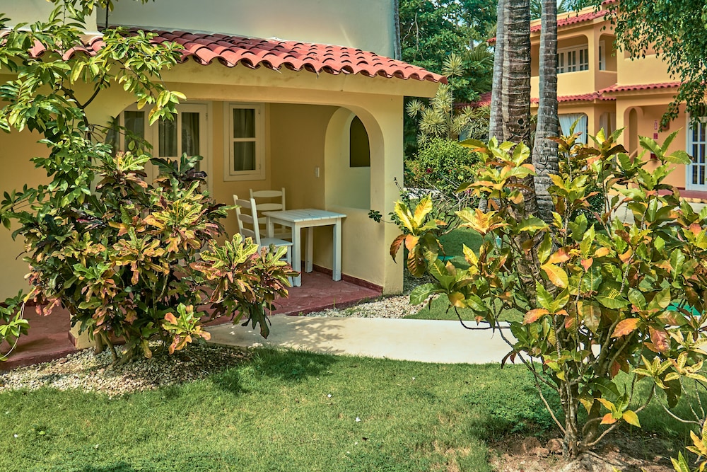 Los Corales Beach Village