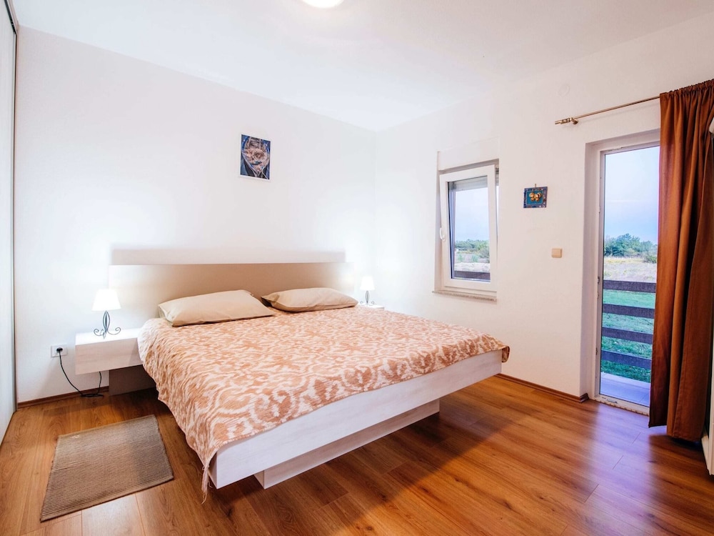 Charming Holiday Home With Private Swimming Pool, Big Garden, Near the Sea view 4