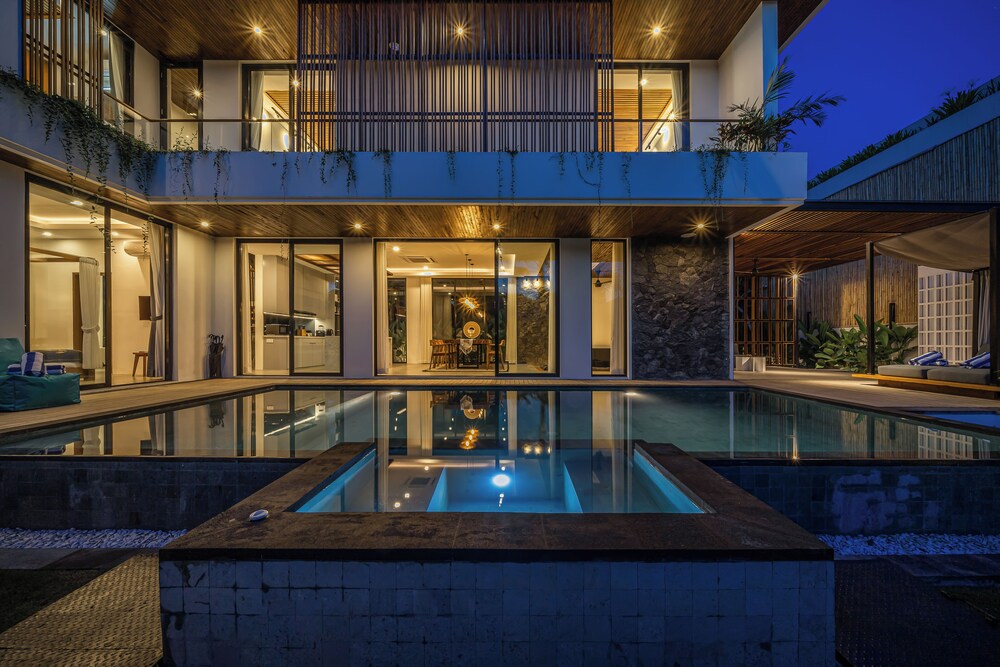 Villa Bedawang - 4BR Villa Seminyak
