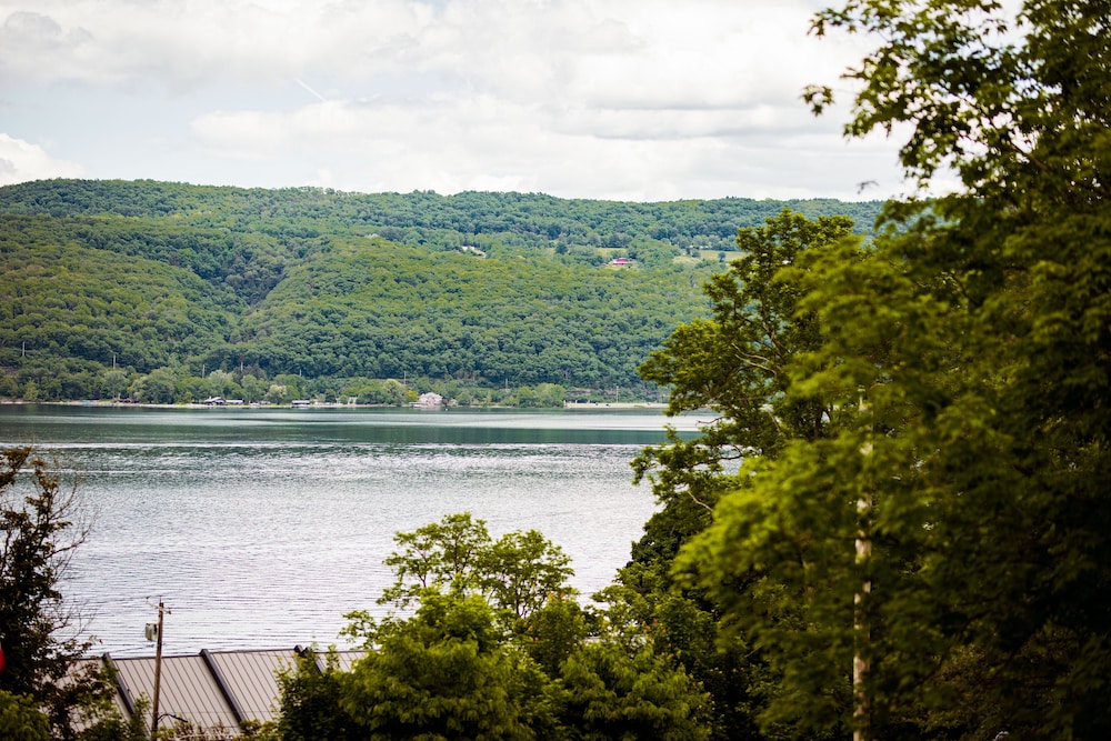 Hudson Manor Bed and Breakfast