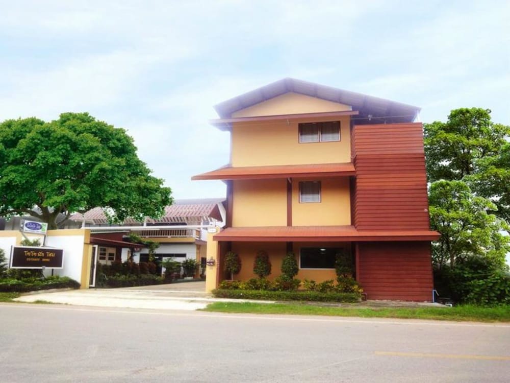 Hotel Coconut Home Resort - Image 1