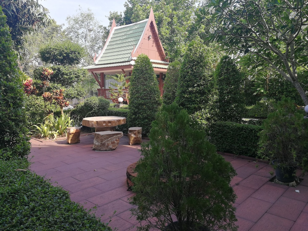 Kumkhumsriwangchai Amphawa