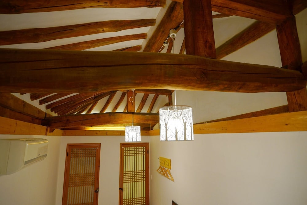 Hanok Mibbeum view 3