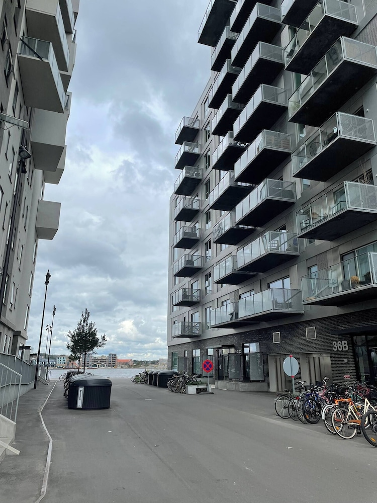New and Bright Apartment by Aalborg's Havnepromenade