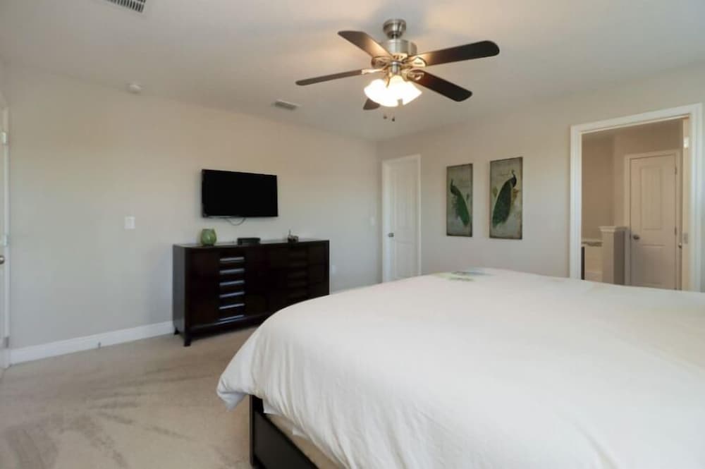 Resort-Style Retreat At Solterra W/ Pool & Lazy River