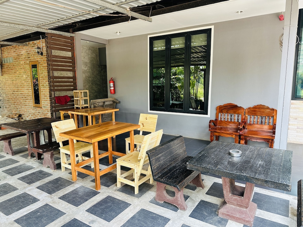Koh Jum Hostel
