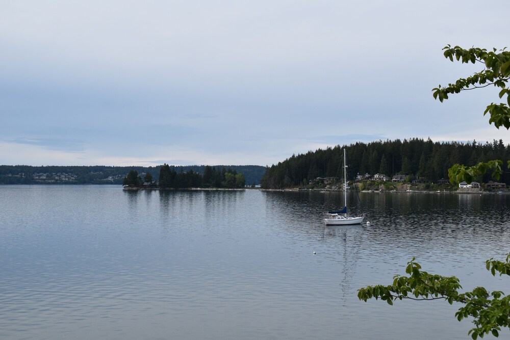 PNW MCM 155ft Private Waterfront Gem on Raft Island w/Hot Tub 3 Bedroom Home by RedAwning view 5