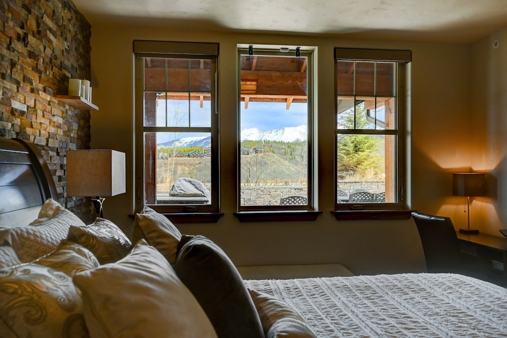 Cozens Pointe I-101 2 Bedroom Condo by RedAwning