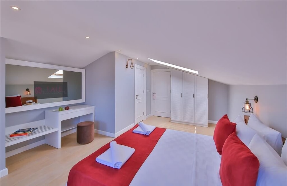 Lale Hotel - Image 14