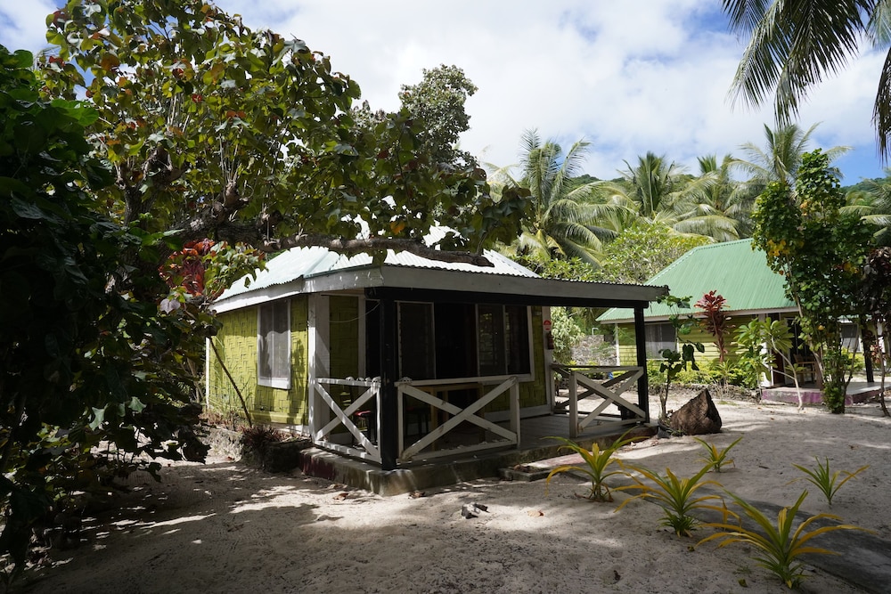 White Sandy Beach Eco Lodge