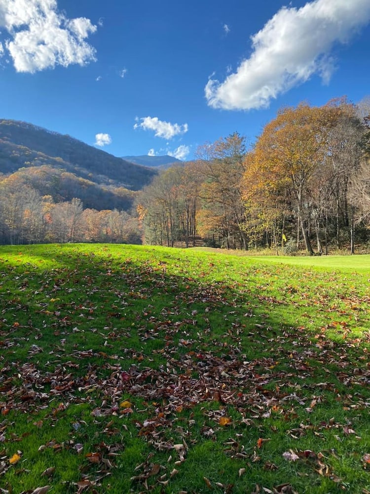 Riverfront Sanctuary Your Mountain Getaway