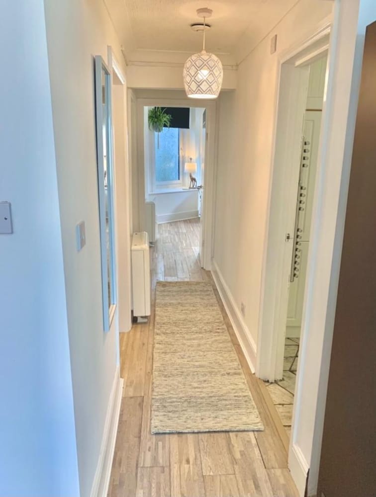 Stunning 3-bed Apartment in Ventnor view 3
