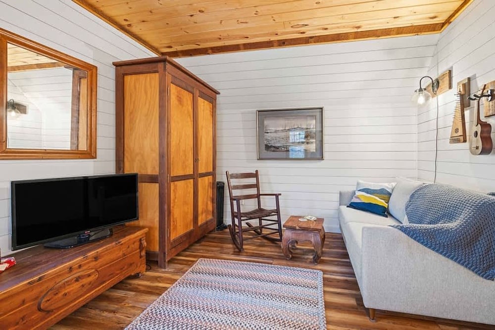 Blue Ridge Beech Cabin
