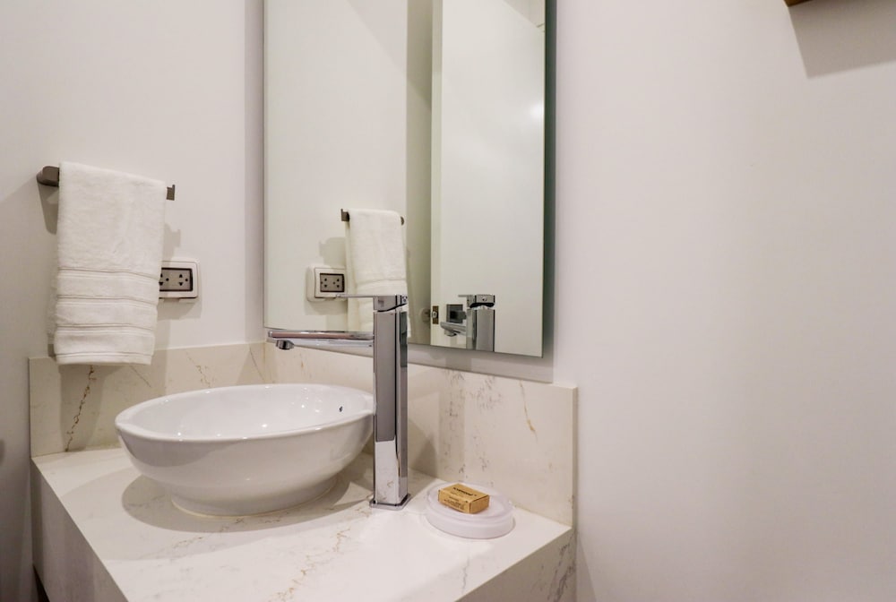 w Brilliant 2BR w Balcony in Miraflores