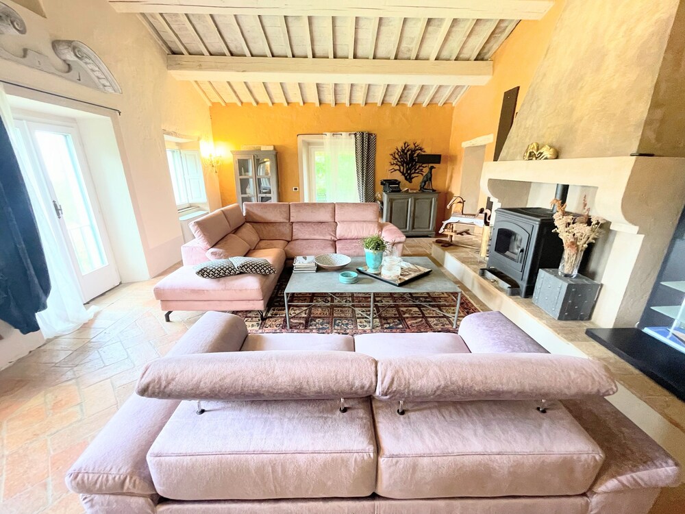 Charming Amazing Tuscany Luxury Villa and Private Pool Sleeps 14 view 5