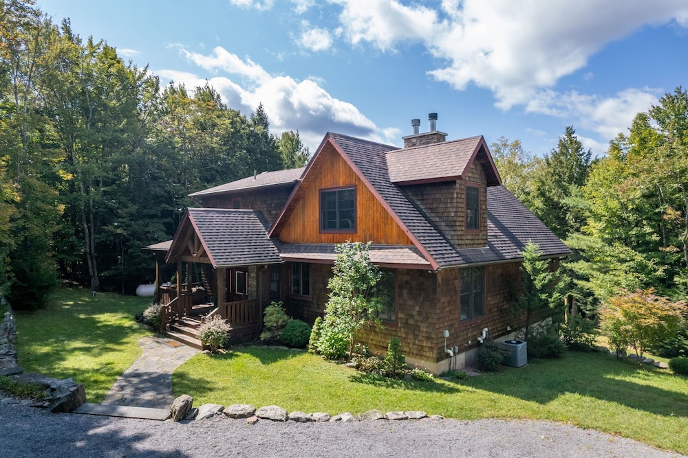 Luxury Chalet, Firepit, Sauna, Pet Friendly, 5 mins to Windham Mtn resort view 3