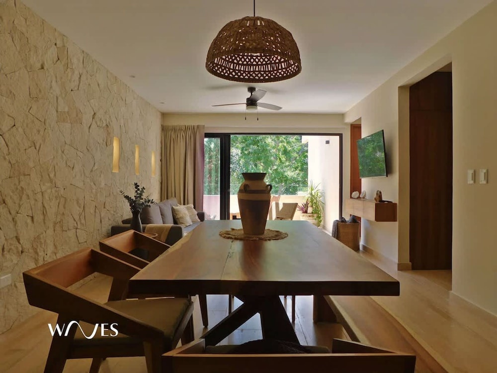 2 BR Amazing Pool Top Amenities Wifi 2FL Gym