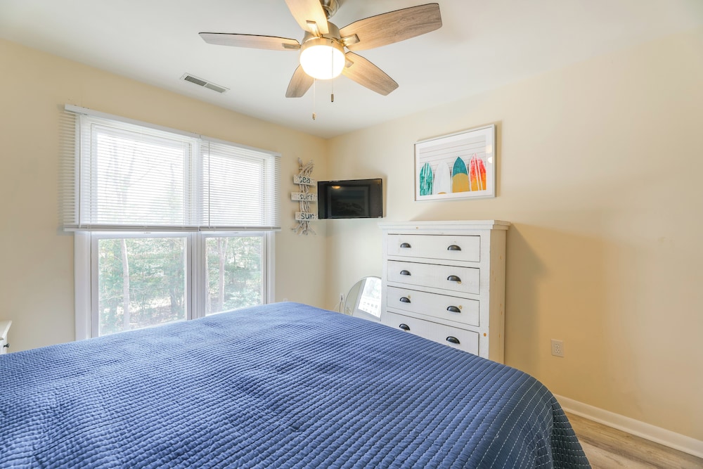 Spacious Sea Colony Condo w/ Pool Access!