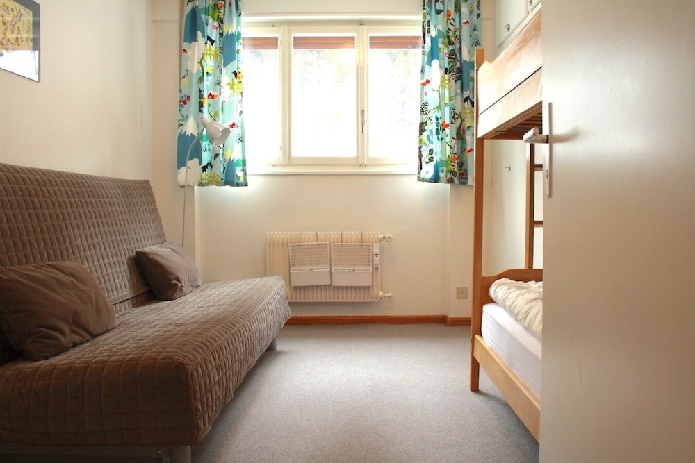 Spacious & Central - Rainbow B view 3