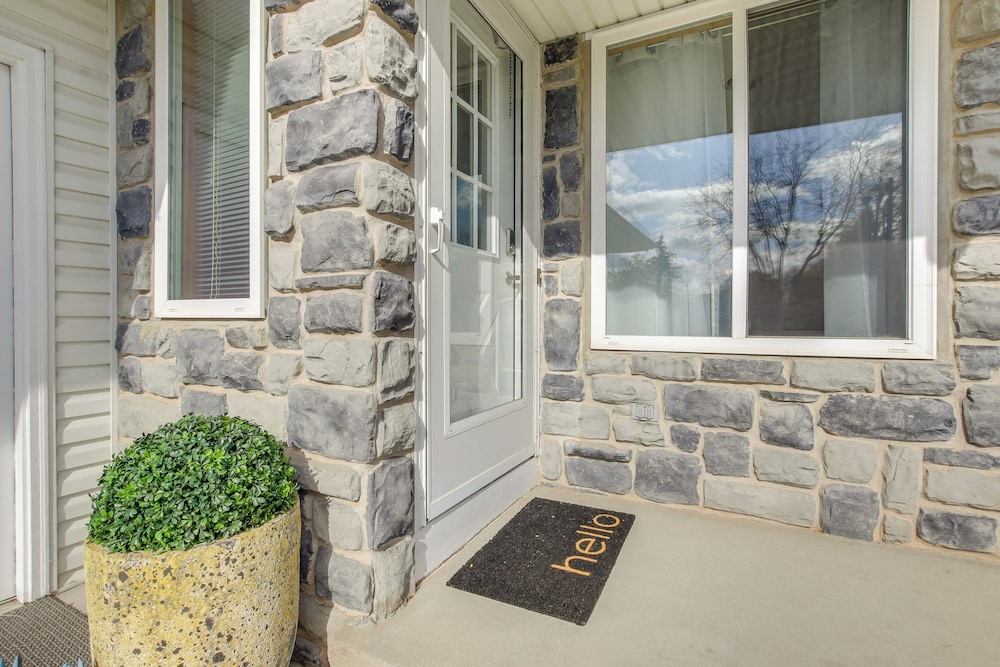 Near Medical Corridor: 'whimsy Wisconsin' Duplex