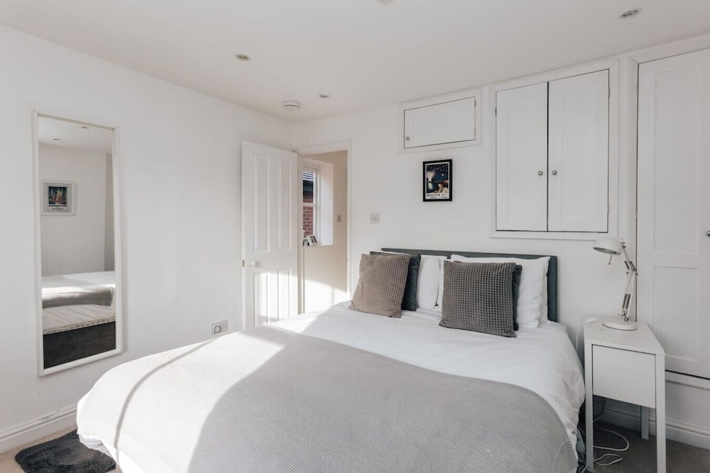 Rose Cottage - Central Henley - From 140 Per Night