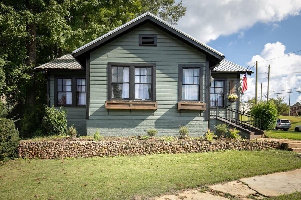 4th Ave East Lake Stunner